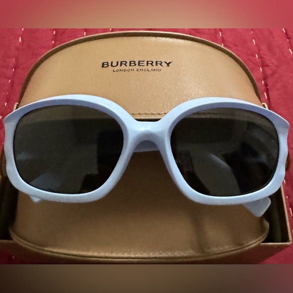 BURBERRY Sunglasses - Picture 3 of 6